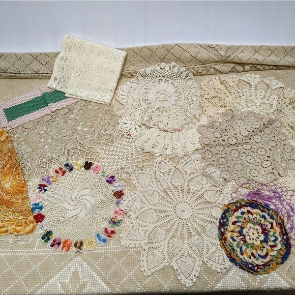 Vintage 14 pc Lace Doily Collection - Picture 10 of 10